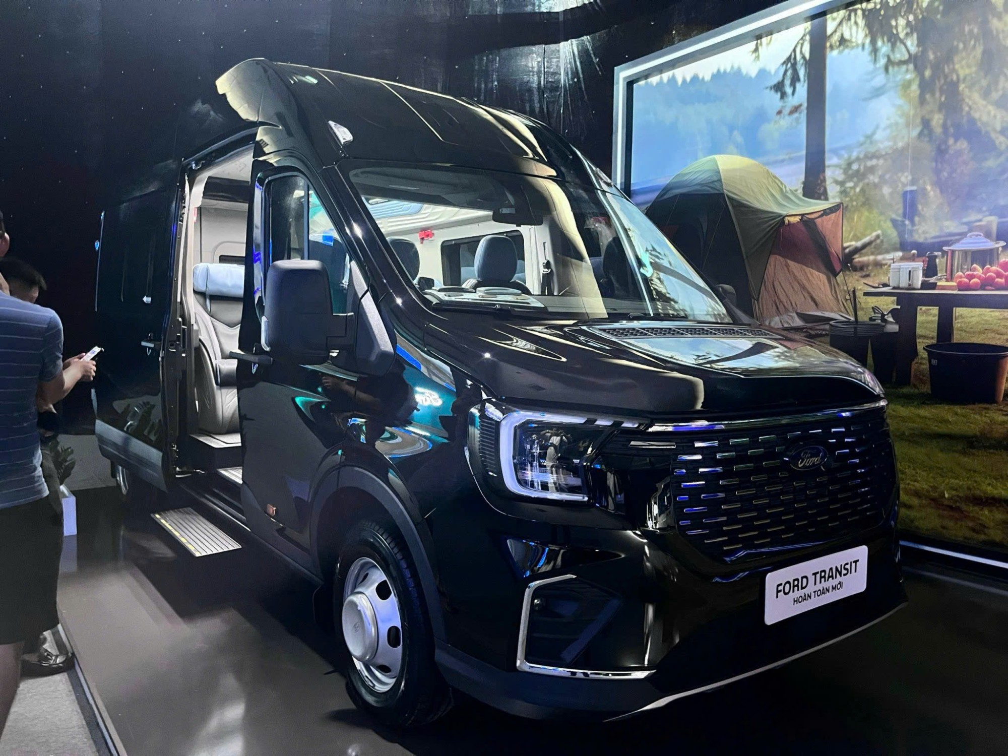 ford transit limousine 12 chỗ